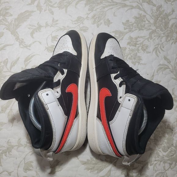 Nike Air Jordan 1 Mid Youth Size 3Y White Black Red Chile Shoes Kids 640734-075‎ - Picture 6 of 12